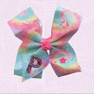 🦄 Handcrafted 5 inch hair bow with glitter letter “P” ✨